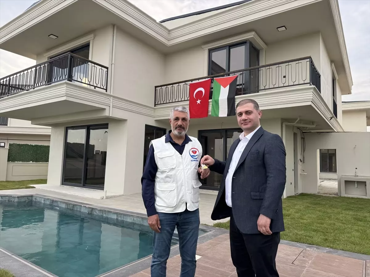 İş İnsanı Rıdvan Taştimur, Villasını Filistin'deki Hastane İçin Bağışladı