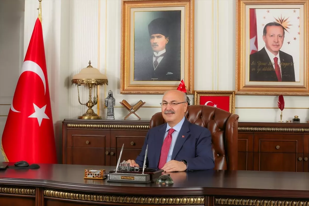 Adana Valisi'nden 23 Nisan Mesajı: TBMM, Demokrasinin Temeli