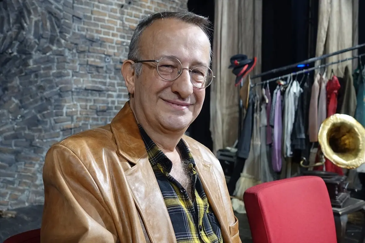 Türk Tiyatrosunun Usta İsimlerinden Naşit Özcan Hayatını Kaybetti