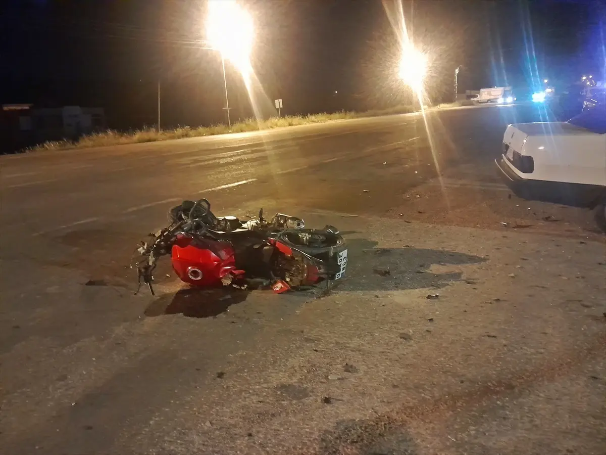 Adıyaman'da Otomobil ile Motosiklet Çarpıştı: 1 Ölü, 3 Yaralı
