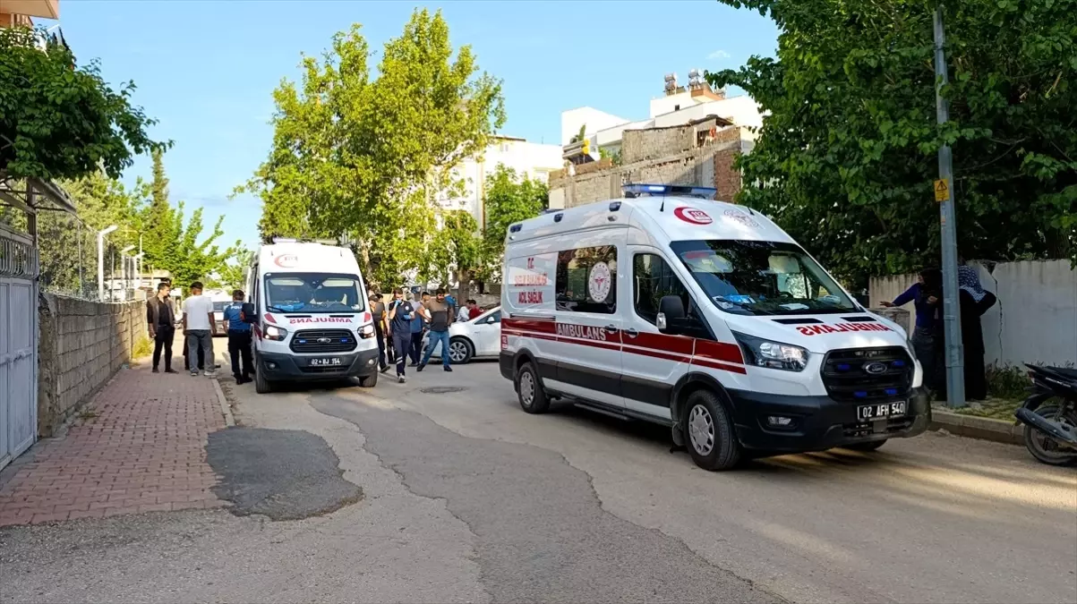 Adıyaman'da Otomobil ve Motosiklet Çarpıştı: 2 Yaralı