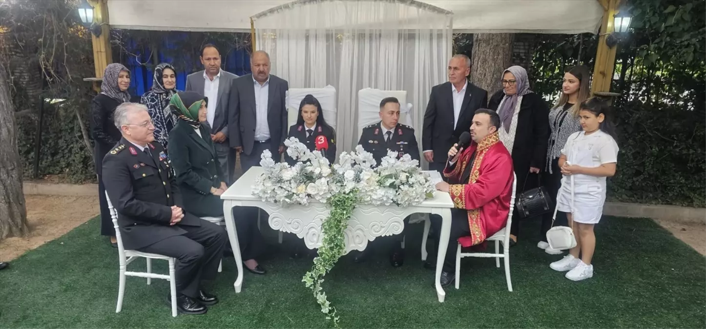 Validen Jandarma Çiftine Nikah Şahitliği
