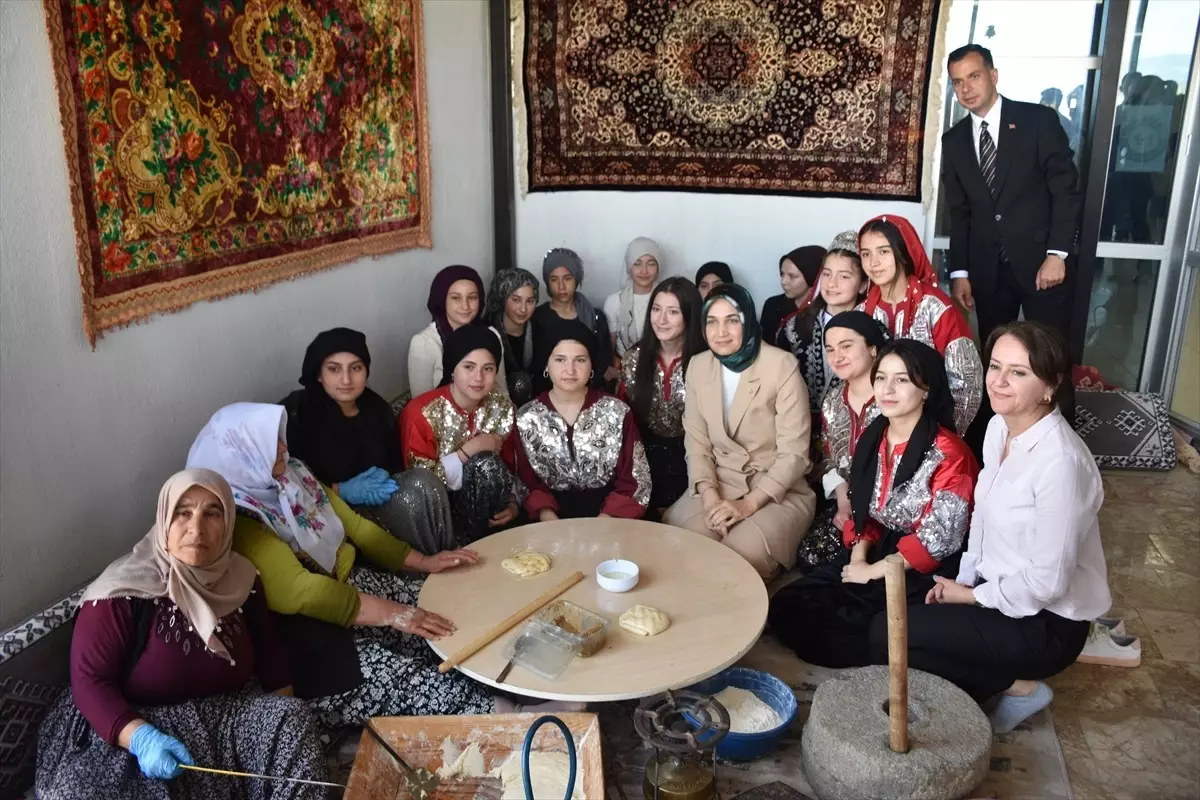 Afyonkarahisar'da 'Ninelerden Gençlere El Verme' Etkinliği