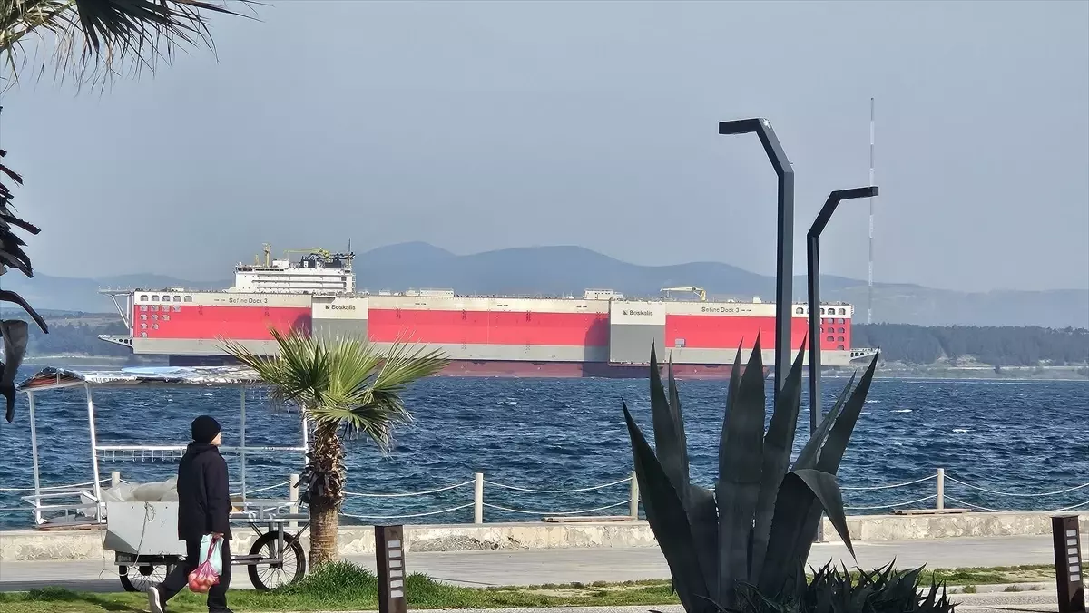Curacao Bayraklı BOKA VANGUARD Gemisi Çanakkale Boğazı'ndan Geçti