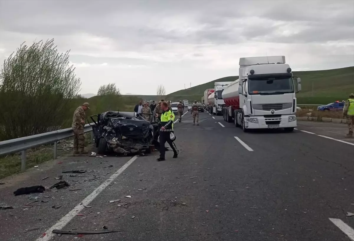 Ağrı'da Trafik Kazası: 2 Ölü, 8 Yaralı