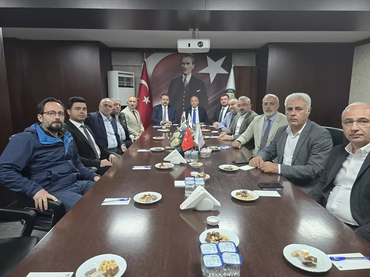 Faruk Çelik, Artvin Ticaret Borsası'nı Ziyaret Etti