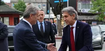 AK Parti Heyeti Sakarya Büyükşehir Belediye Başkanı Alemdar'ı Ziyaret Etti