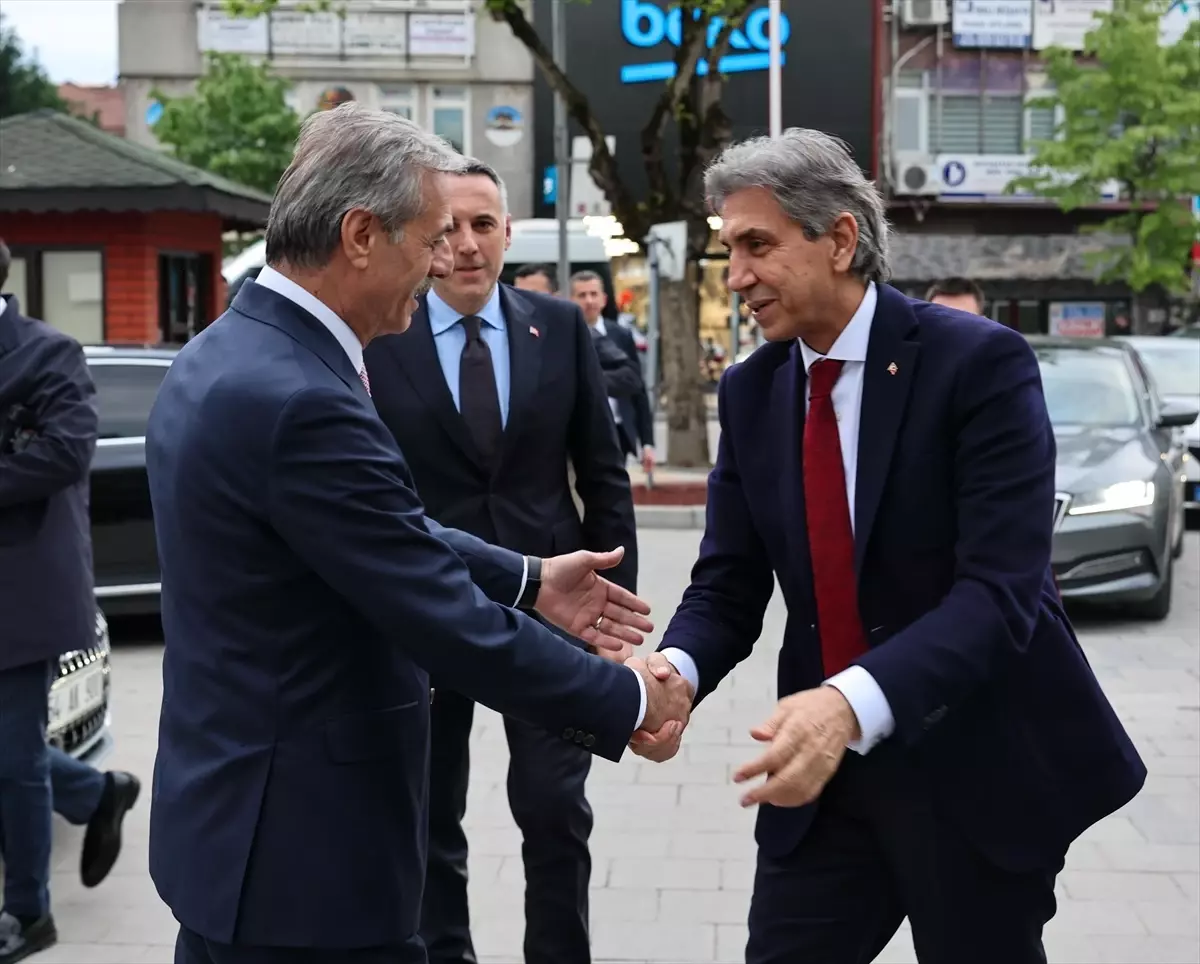 AK Parti Heyeti Sakarya Büyükşehir Belediye Başkanı Alemdar'ı Ziyaret Etti