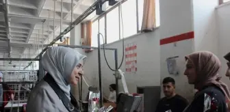 Tuğba Işık Ercan, Kadın İşçilere Çiçek Dağıtarak 1 Mayıs'ı Kutladı