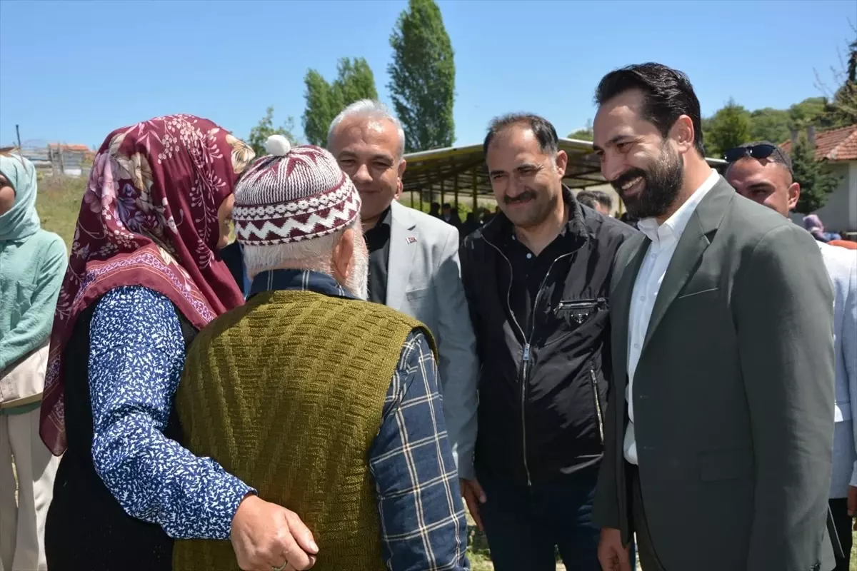 AK Parti'li Arınç, Demirci'de etkinliklere katıldı