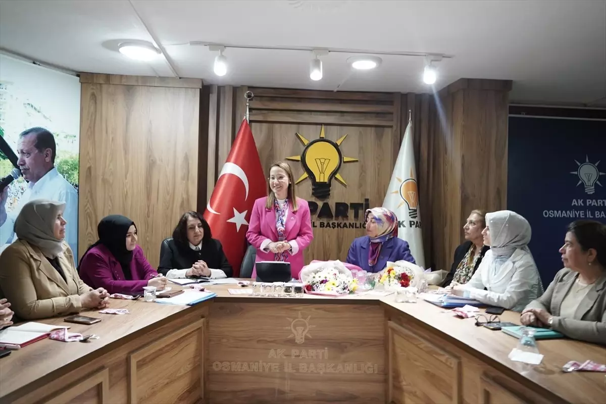 AK Parti'li Bakbak, Mersin, Kahramanmaraş, Osmaniye ve Adana'da kadınlarla buluştu