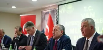 AK Parti Van İl Başkanı Arvas, Muhtarlarla Toplantı Düzenledi