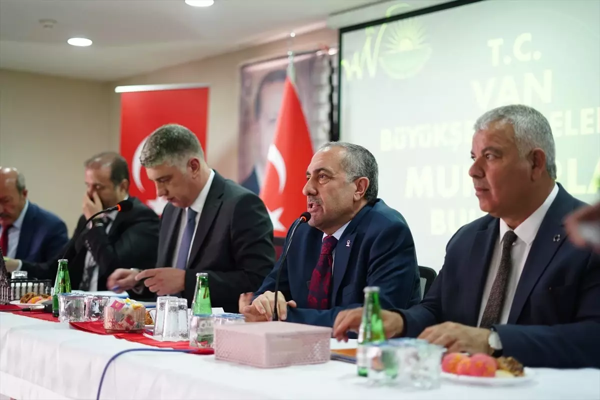 AK Parti Van İl Başkanı Arvas, Muhtarlarla Toplantı Düzenledi