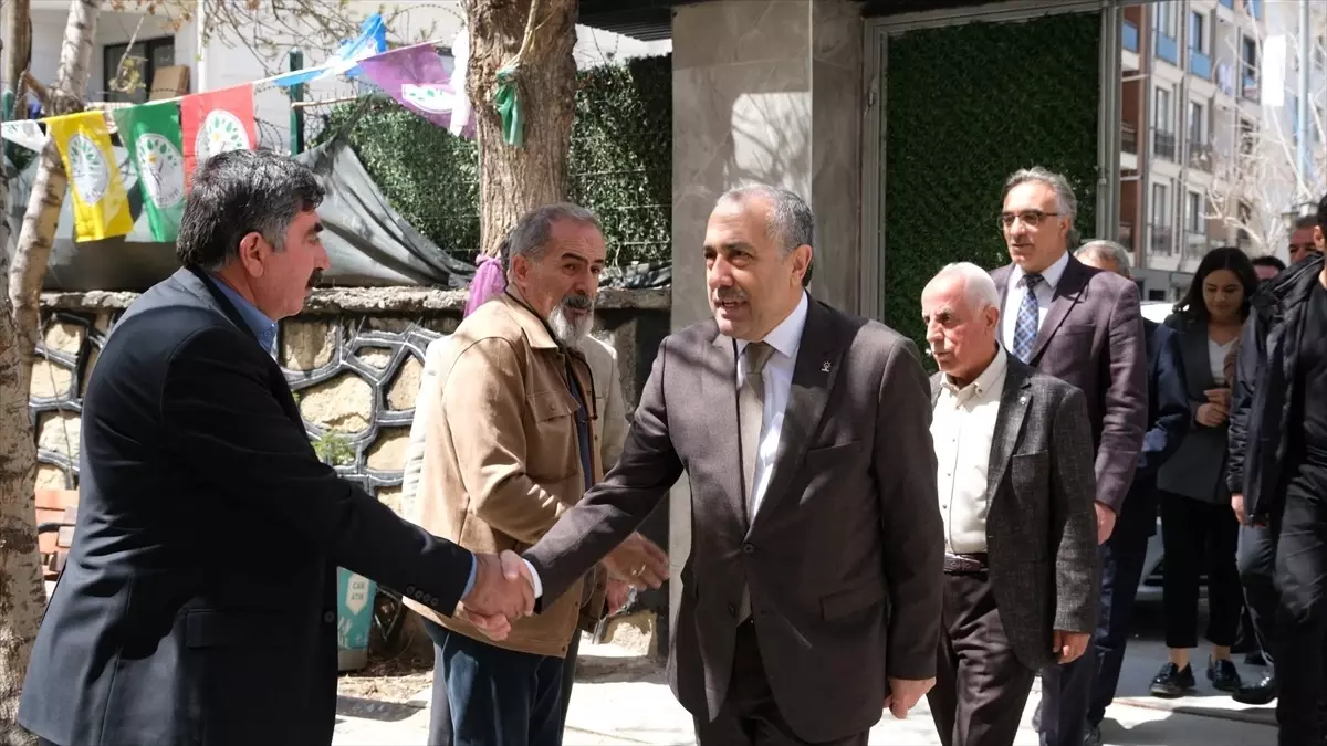 AK Parti'den Sırrı Süreyya Önder'e Geçmiş Olsun Ziyareti