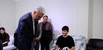 Fatma Betül Sayan Kaya ve Galatasaray Oyuncusu, Kas Hastası Çocuklarla Görüştü