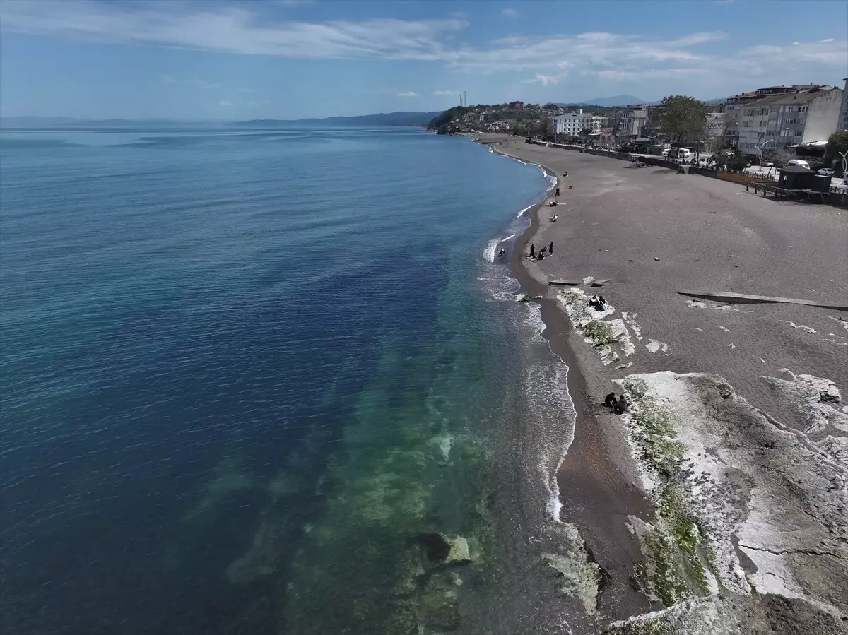 Akçakoca'da Sıcak Havalarda Turizm Yoğunluğu