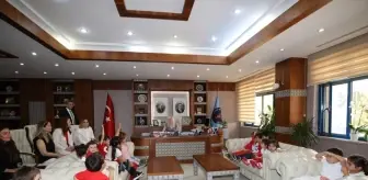 Rektör Özlenen Özkan, Çocuk Bayramı'nda Koltuğunu Çocuklara Bıraktı