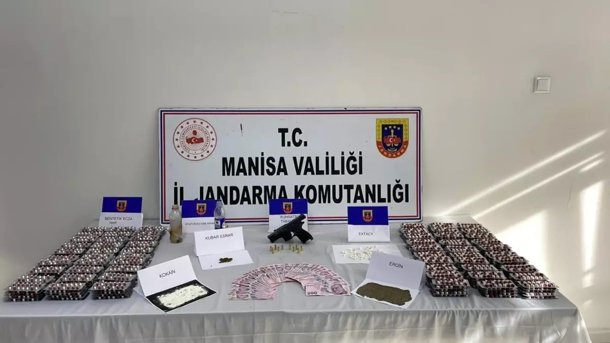 Manisa'da Uyuşturucu Operasyonu: 4 Gözaltı
