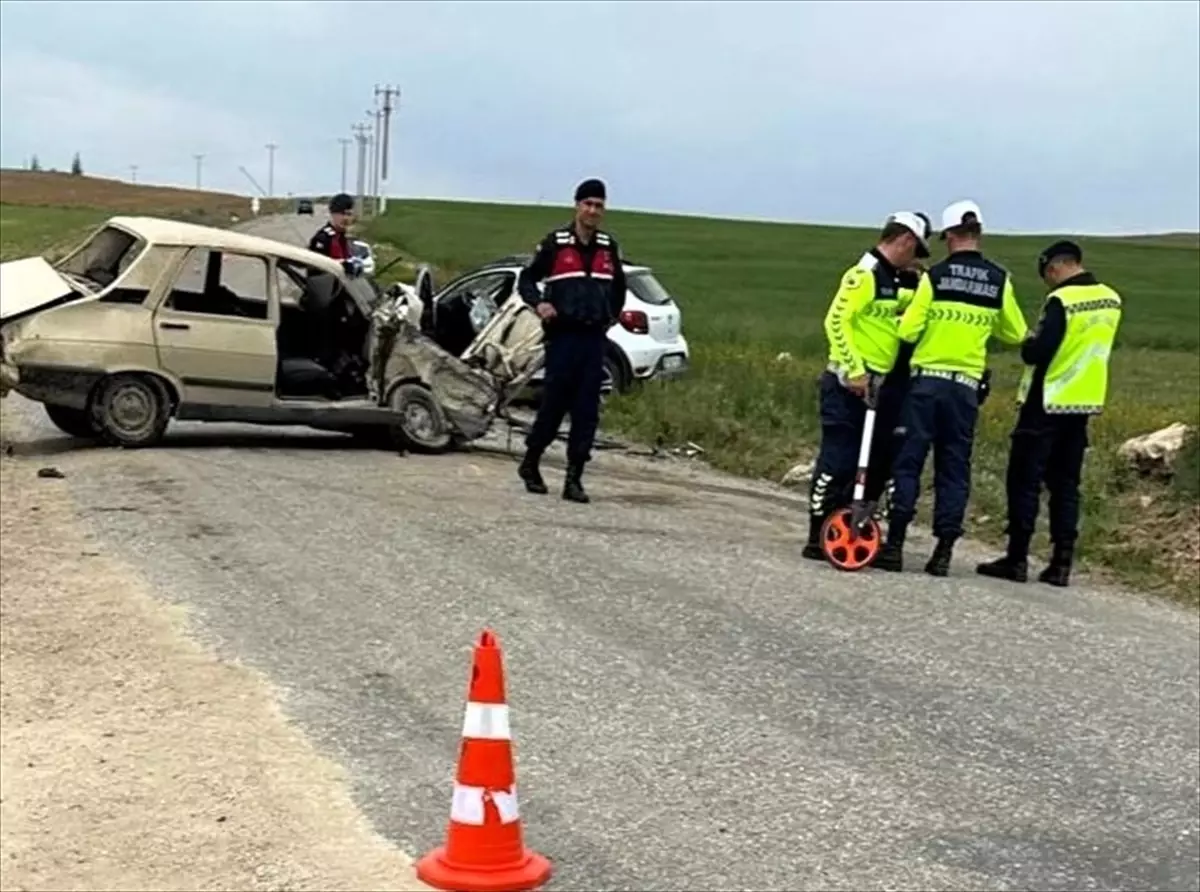 Aksaray'da Trafik Kazası: 1 Ölü, 2 Yaralı