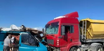 Aksaray'da Kamyon-Minisbüs Kazasında 1 Ağır Yaralı