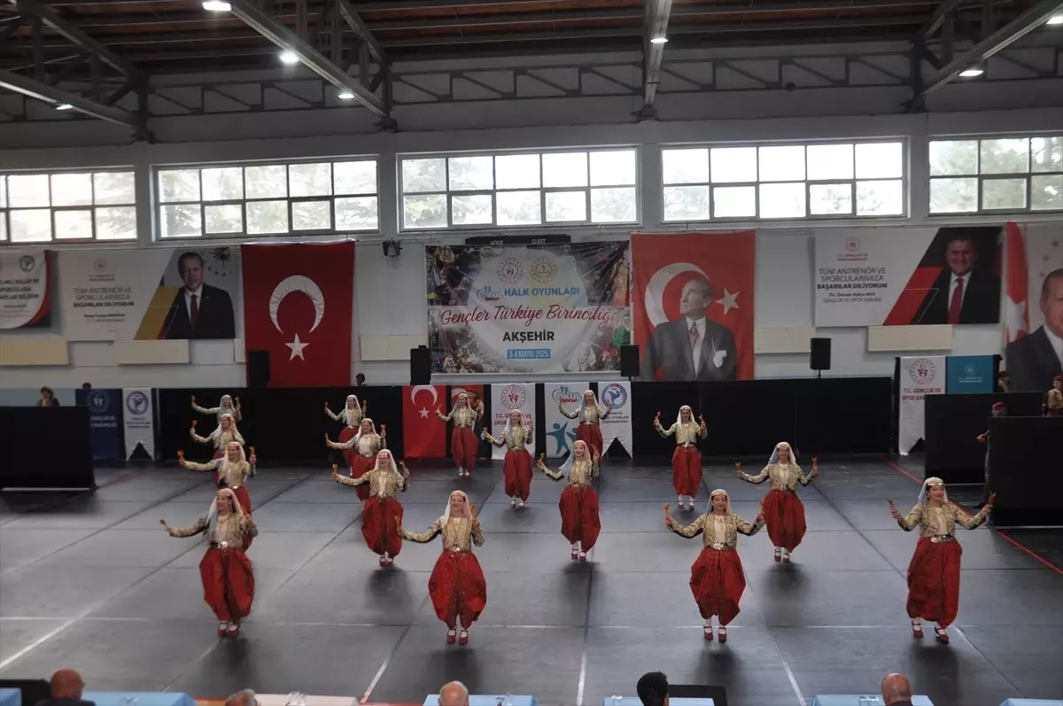 Akşehir'de Okul Sporları Halk Oyunları Türkiye Birinciliği Düzenlendi