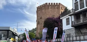 Alanya'da 1 Mayıs Emek ve Dayanışma Günü Coşkuyla Kutlandı