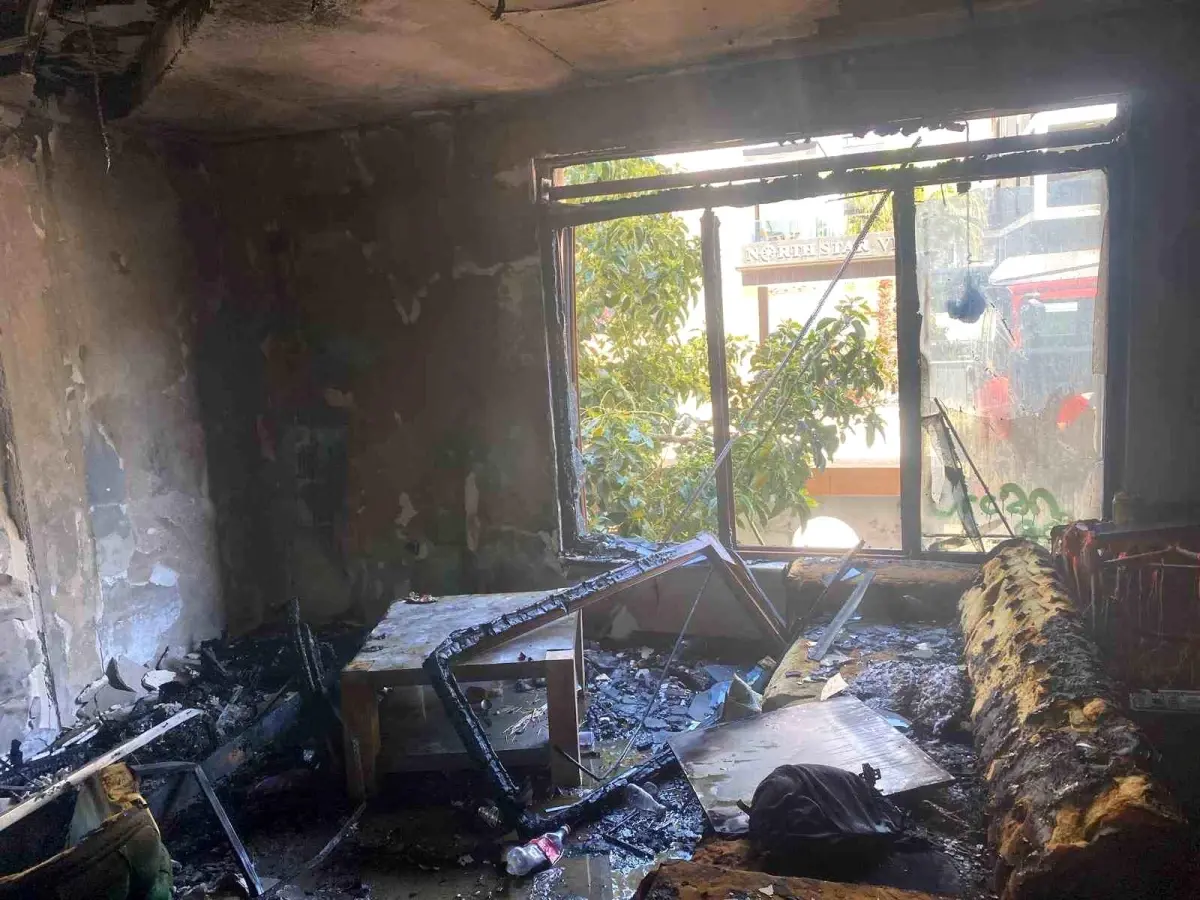 Alanya'da Apartman Yangını: 1 Kişi Hastaneye Kaldırıldı