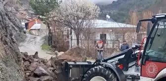 Almus'ta Gruplu Yollar Temizleniyor