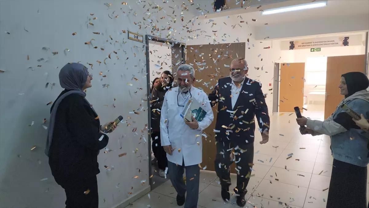 39 Yıllık Öğretmene Suluova'da Duygu Dolu Veda