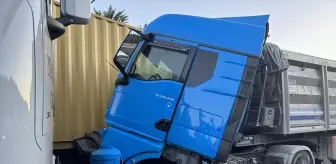Kocaeli'de Zincirleme Trafik Kazası: 2 Tır ve 1 Kamyon Karıştı