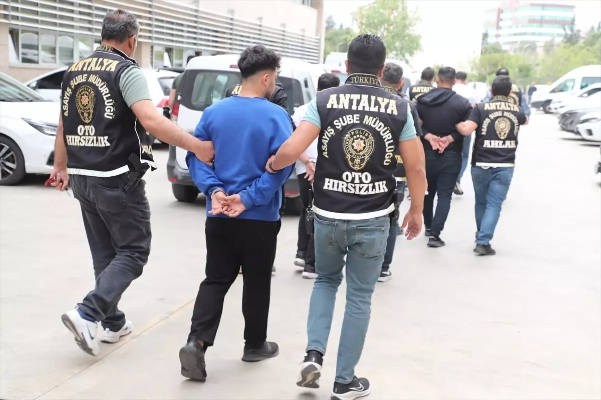 Antalya'da Asayiş Uygulamaları: 1835 Şüpheli Yakalandı