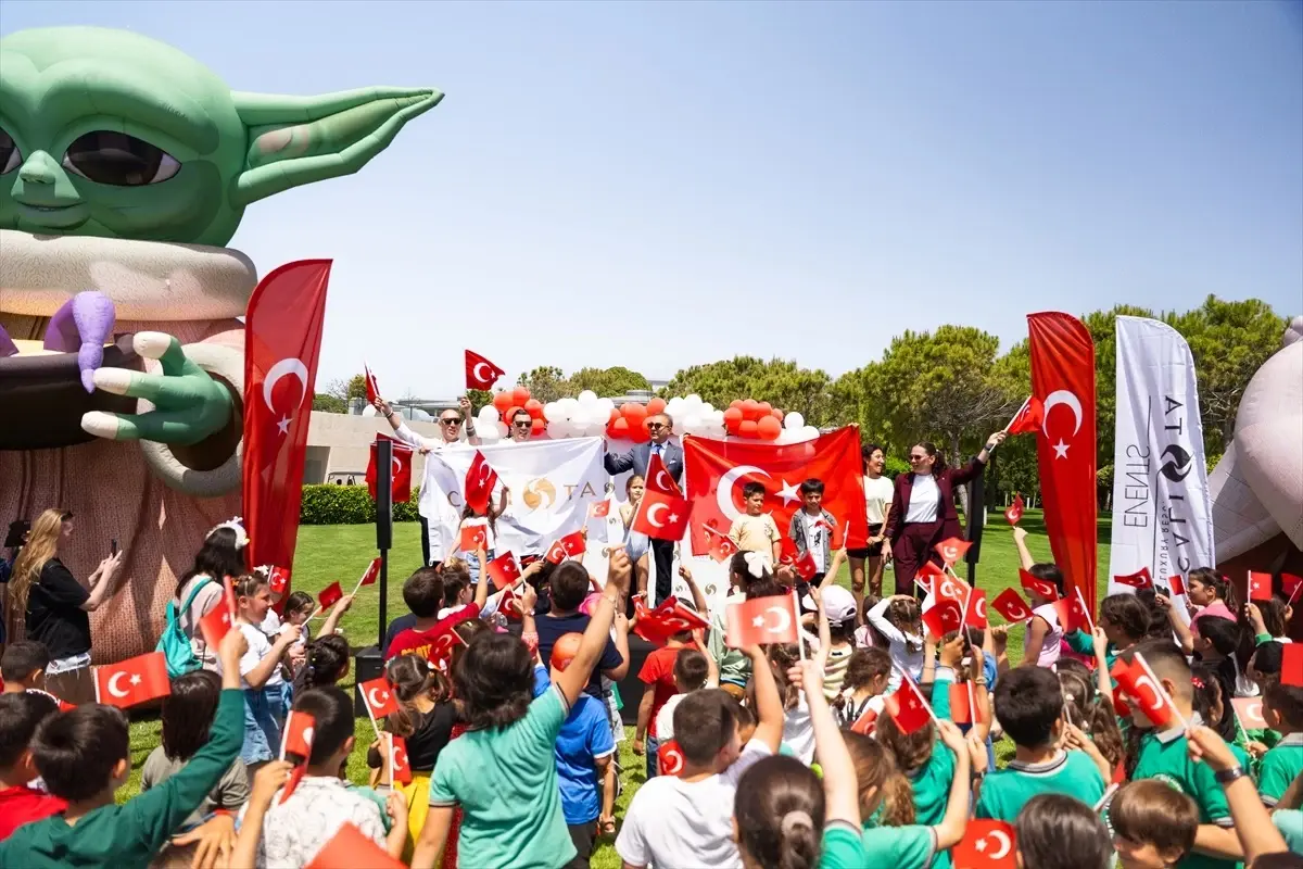 Antalya'da 200 Çocuk 23 Nisan Bayramı'nı 5 Yıldızlı Otelde Kutladı