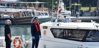 Antalya'da Denizde Erkek Cesedi Bulundu
