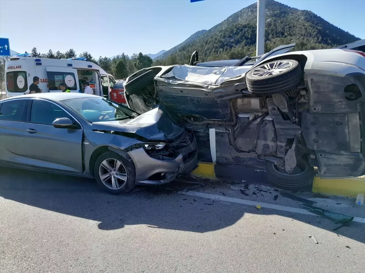 Antalya'da Trafik Kazası: 1 Yaralı