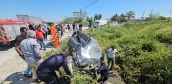 Antalya'da Otomobil Kanala Devrildi: 2 Yaralı