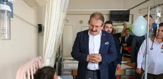 Antalya'da 23 Nisan Coşkusu: İl Sağlık Müdürü Çocukları Ziyaret Etti