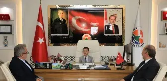 Arhavi Belediye Başkanı 23 Nisan'da Öğrencilerle Bir Araya Geldi