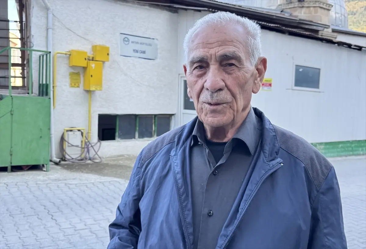 Artvin'deki 'Ayaklı Cami' Gabinin Altında Yol Geçiyor