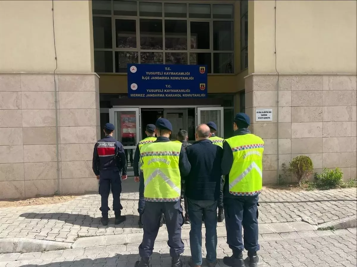 Artvin'de Göçmen Kaçakçılığı Üzerine Operasyon: 2 Tutuklama