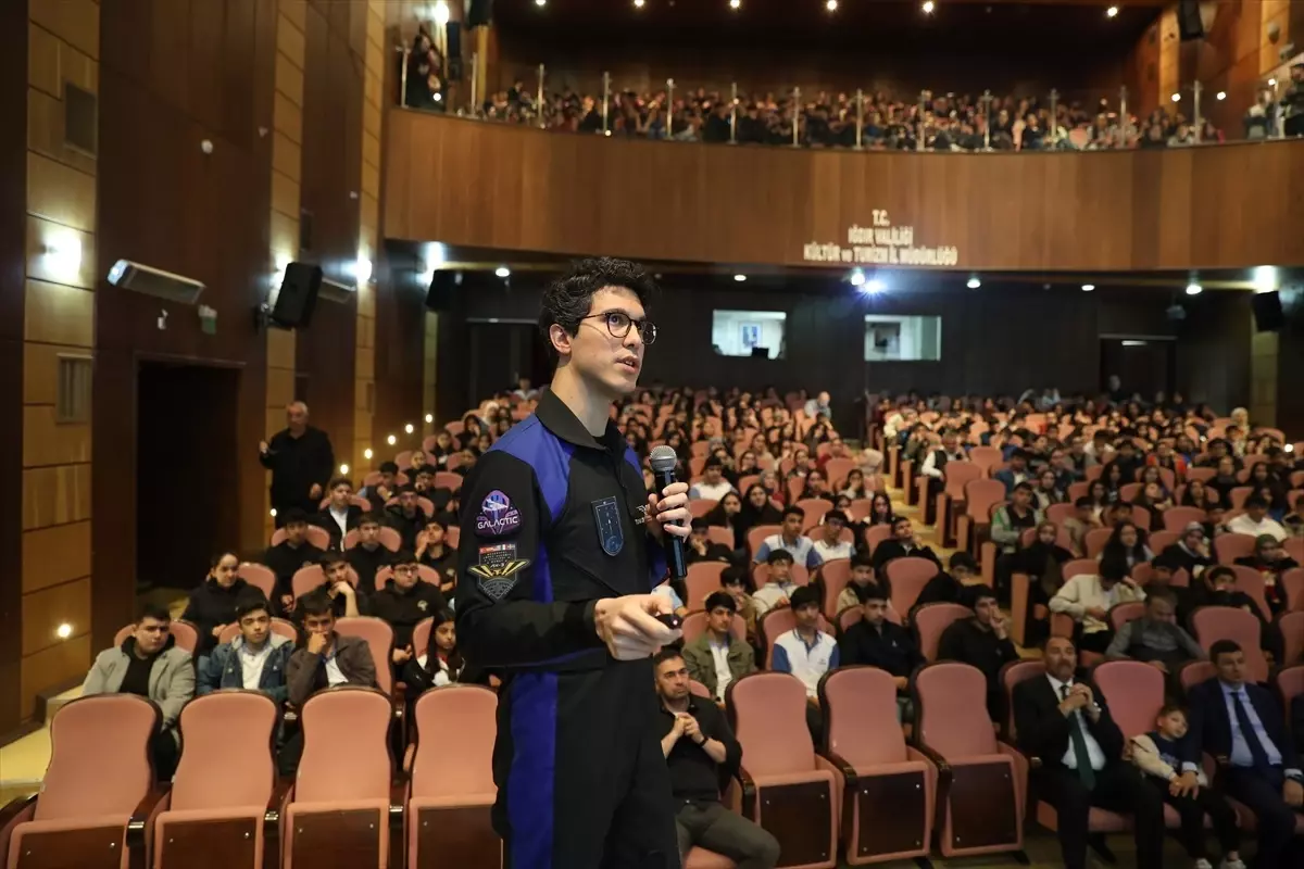 Türkiye'nin İkinci Astronotu Tuva Cihangir Atasever Iğdır'da Öğrencilerle Buluştu