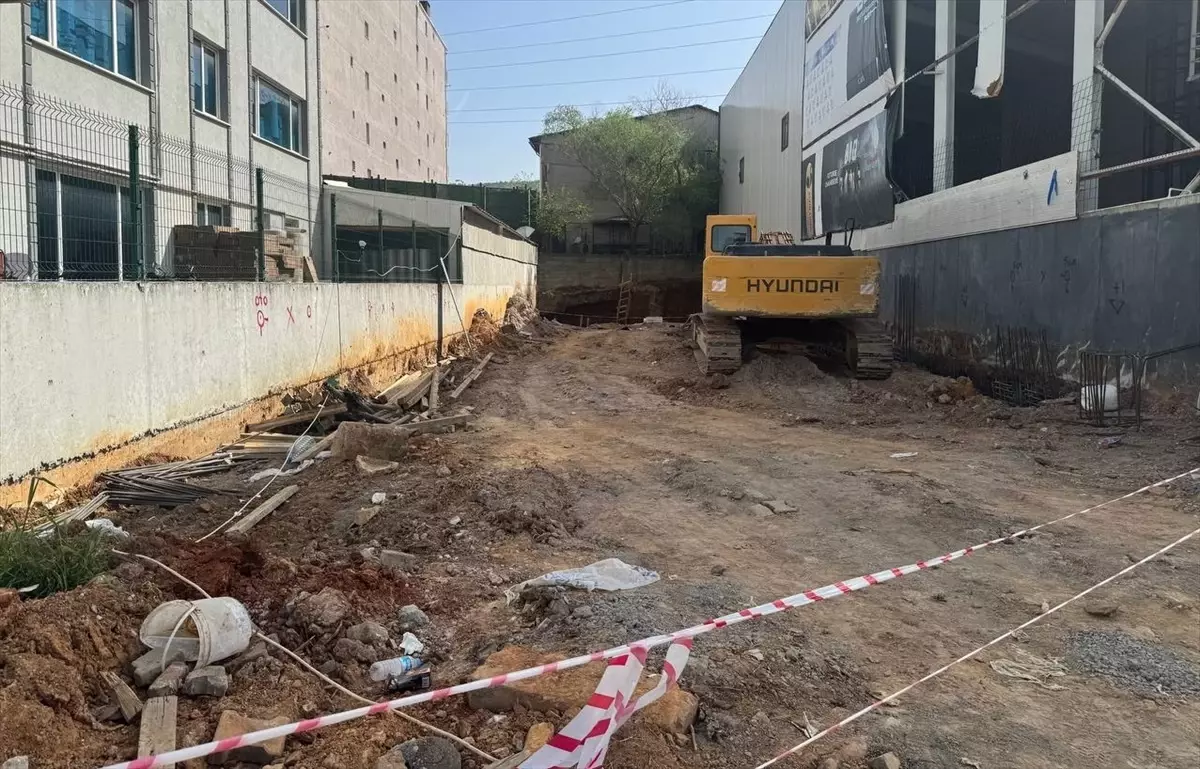 Ataşehir'de İnşaatta Göçük: 3 İşçi Yaralandı