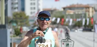 Atletizm tutkunu '67'lik delikanlı', 12 yılda 108 madalya kazandı
