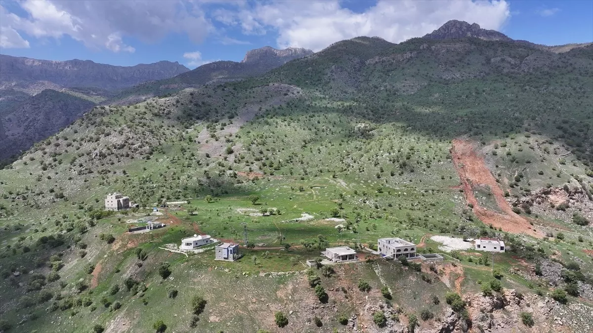 Keldaniler Aksu Köyü'ne Geri Dönmeye Başladı