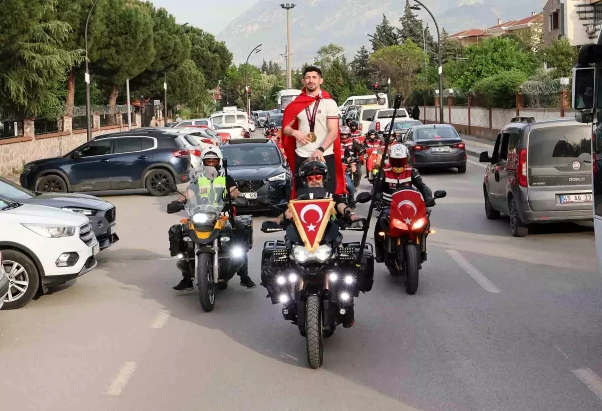 Kerem Kamal, Avrupa Şampiyonu Olarak Manisa'da Coşkuyla Karşılandı