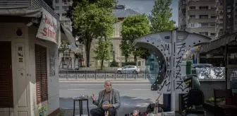 Kadıköy'deki Ayakkabı Boyacısının 'Kardelen' İsimli Kedisi Kayboldu