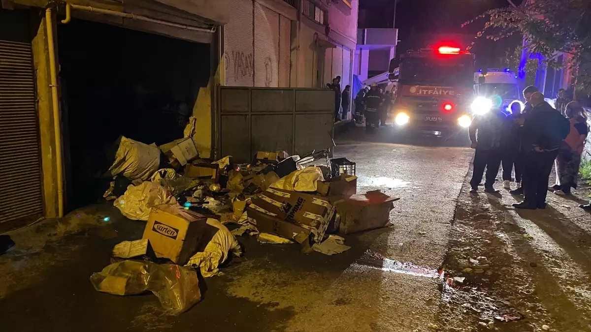 Bafra'da Yangın: Depo Kısa Sürede Söndürüldü