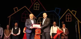 Bafra'da 'Rumuz Goncagül' Tiyatrosu Sanatseverlerle Buluştu