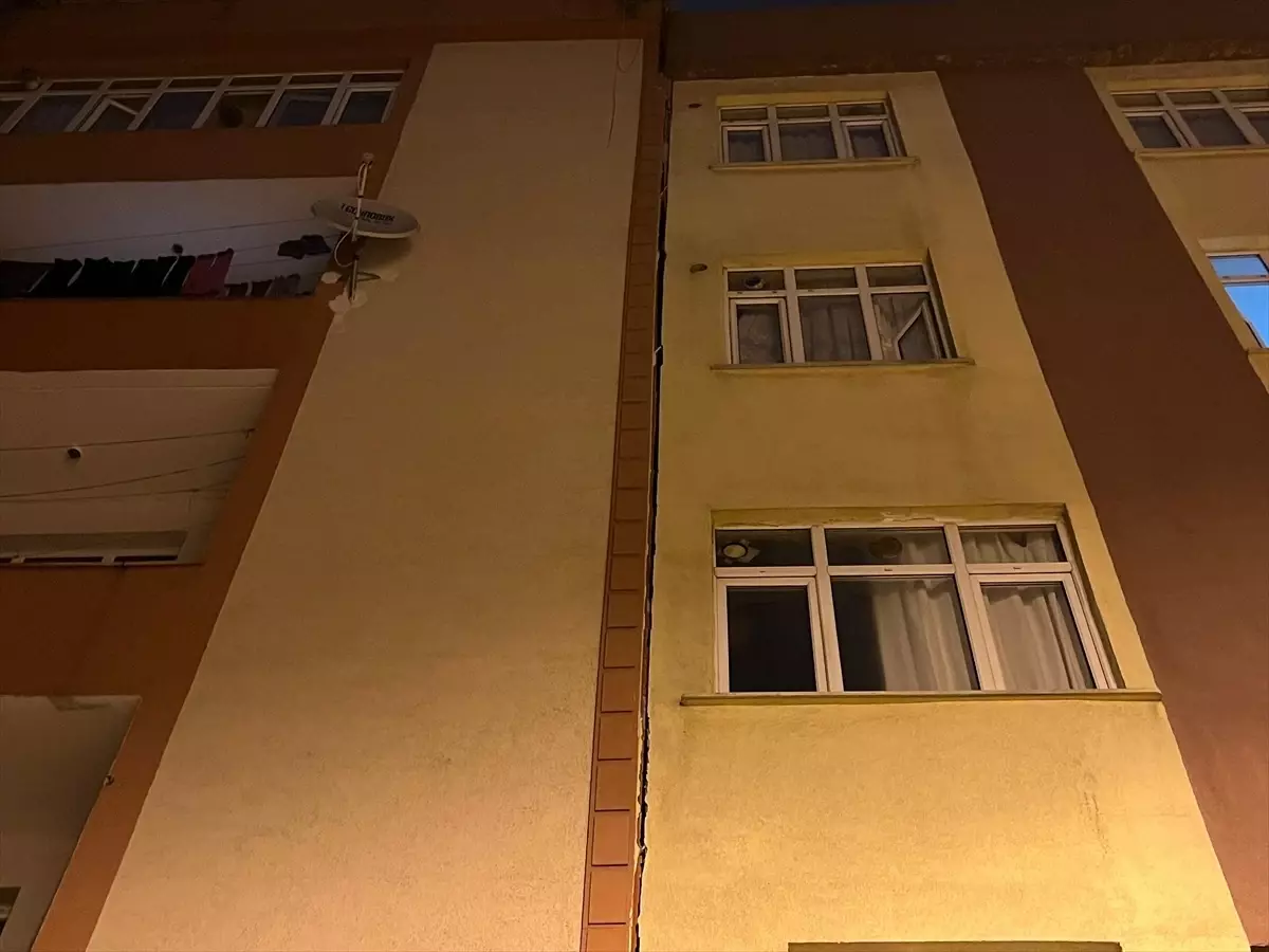 Bağcılar'da Temel Kazısı Sonrası Bina Tahliye Edildi