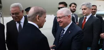 Bakan Güler, Ankara'ya gelen Pakistan Başbakanı Şerif'i havalimanında karşıladı