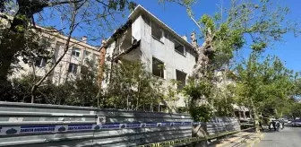 Bakırköy'de Metruk Bina Deprem Nedeniyle Kısmen Çöktü